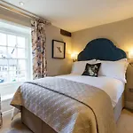 The Fox And Hounds Country