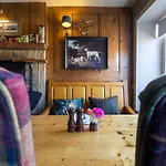 The Fox And Hounds Country Herberg Pickering