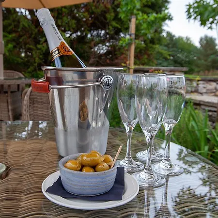 The Fox And Hounds Country 4*