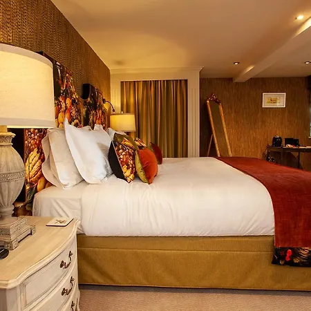 Inn The Fox And Hounds Country