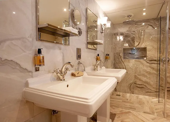 The Fox And Hounds Country