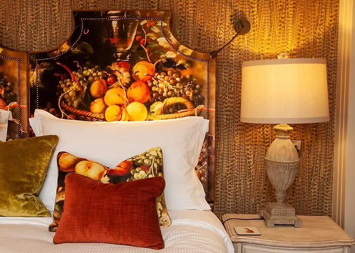 Inn The Fox And Hounds Country