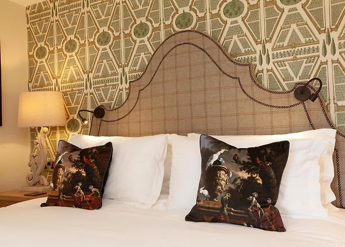 The Fox And Hounds Country Inn 4*