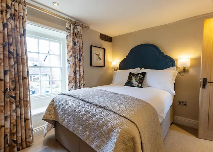 The Fox And Hounds Country