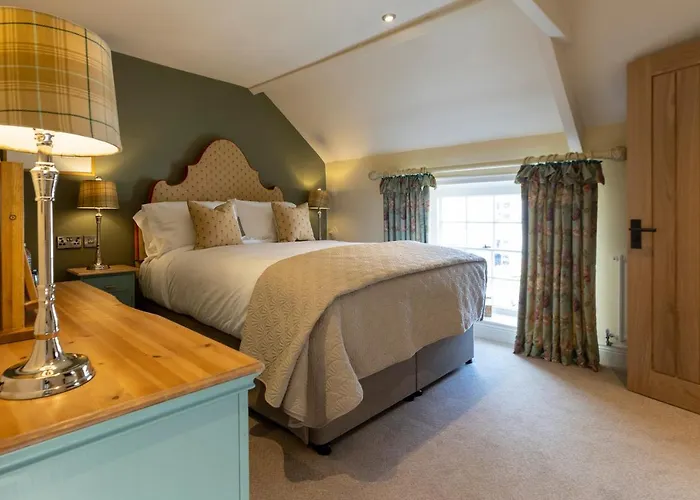 Inn The Fox And Hounds Country