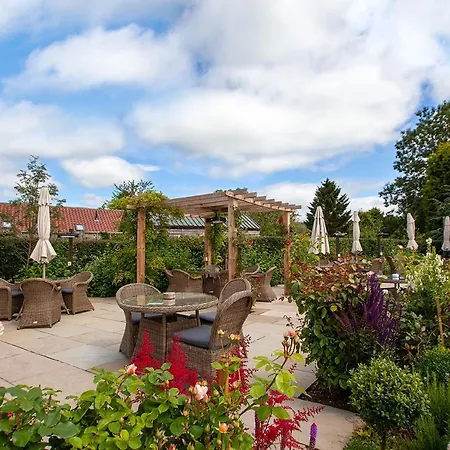 The Fox And Hounds Country Värdshus 4*